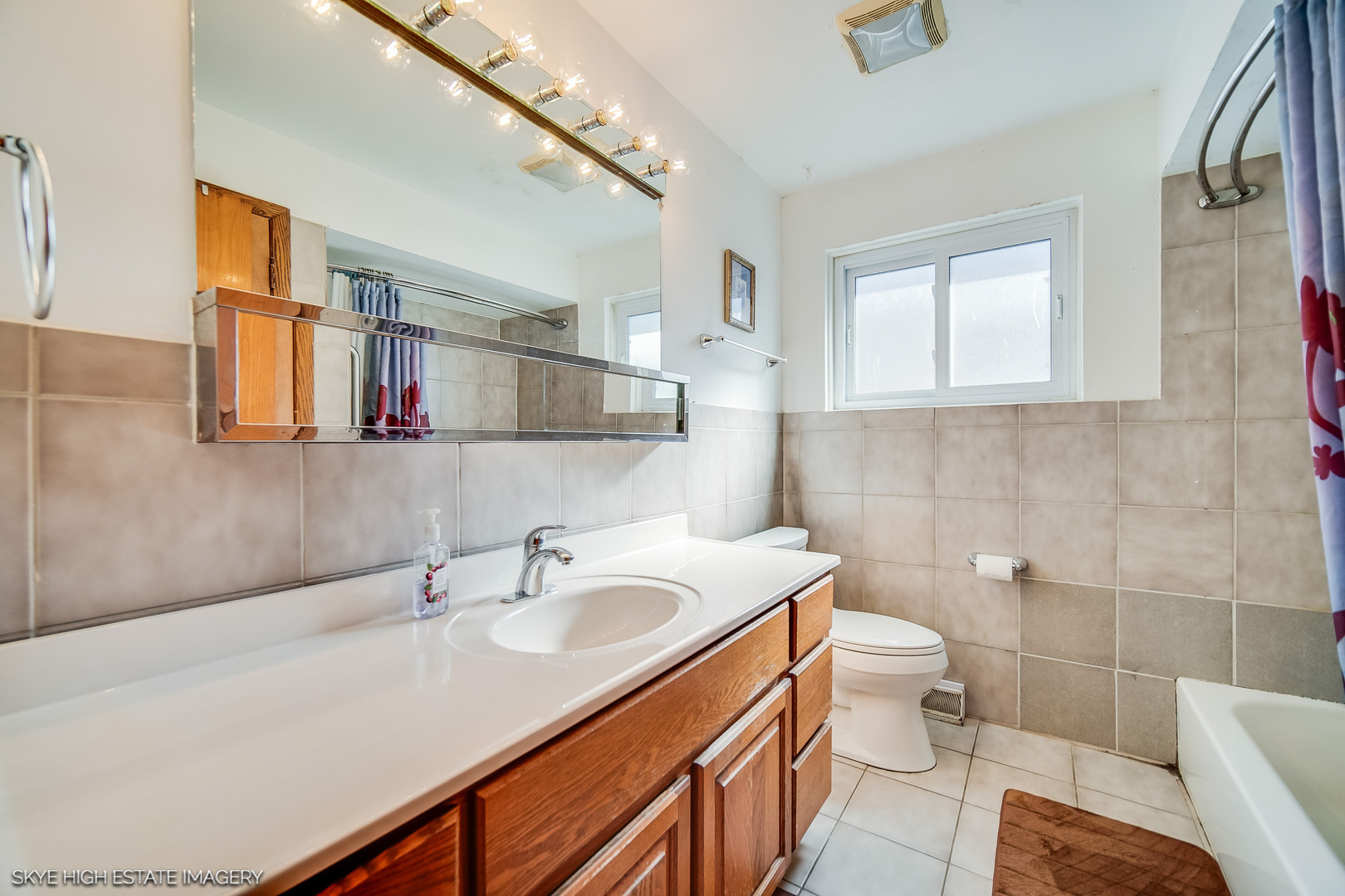 9805 Normandy Avenue, Oak Lawn, IL 60453