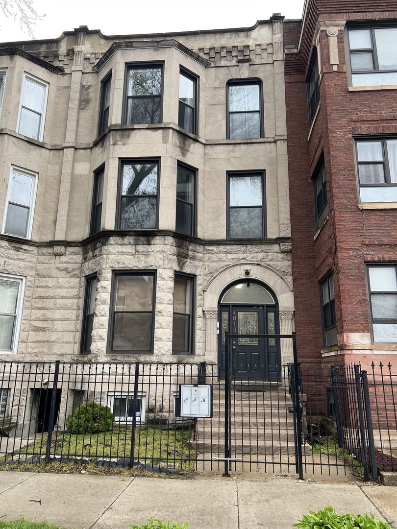4813 S Prairie Avenue, Chicago, IL 60615