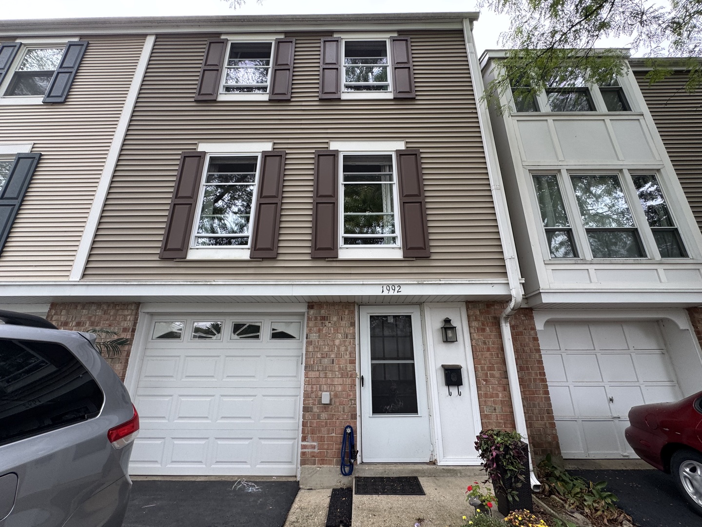 1992 Holbrook Lane, Hoffman Estates, IL 60169