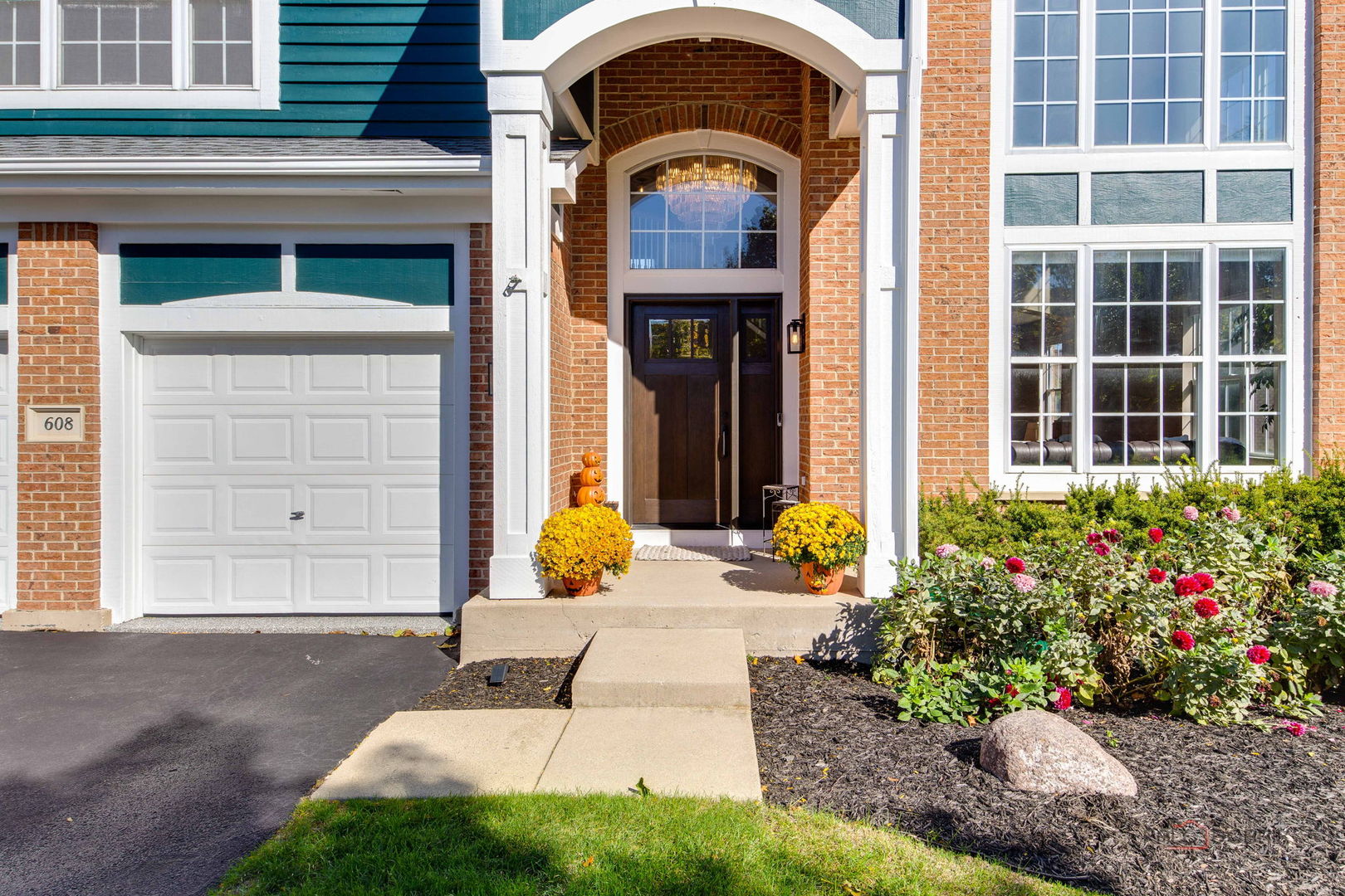 608 Sycamore Street, Vernon Hills, IL 60061