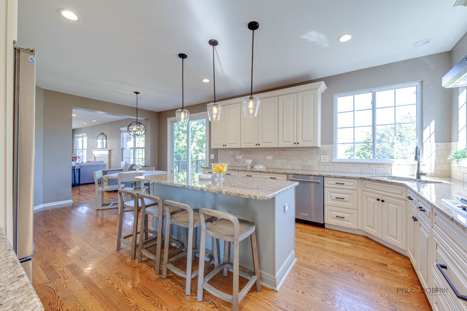 608 Sycamore Street, Vernon Hills, IL 60061