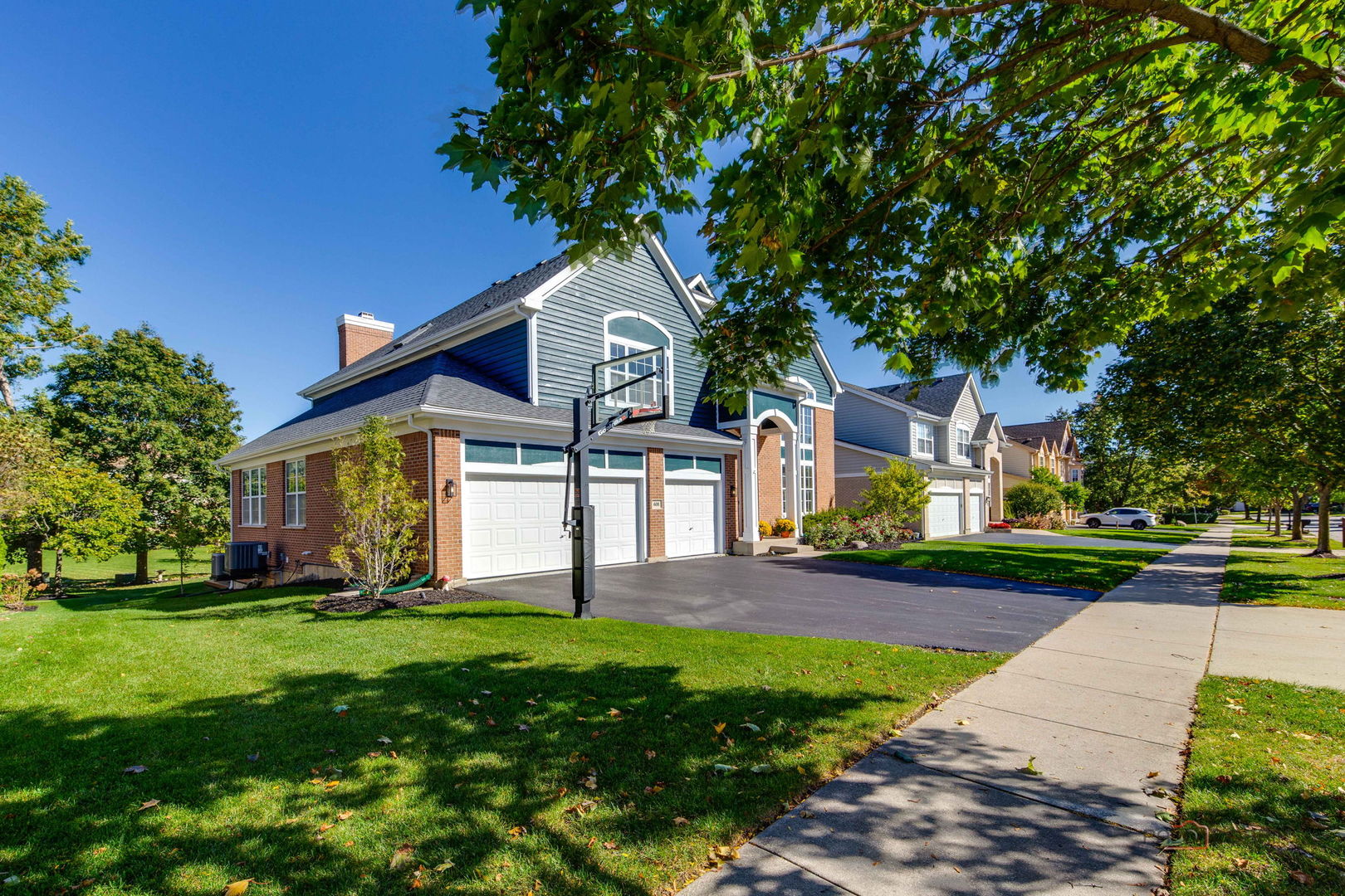 608 Sycamore Street, Vernon Hills, IL 60061