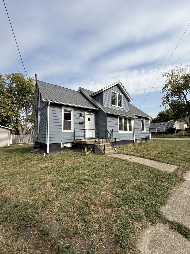 1401 W Elm Street, Bloomington, IL 61701