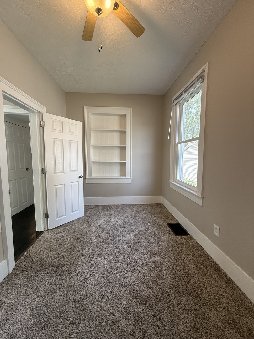 1401 W Elm Street, Bloomington, IL 61701