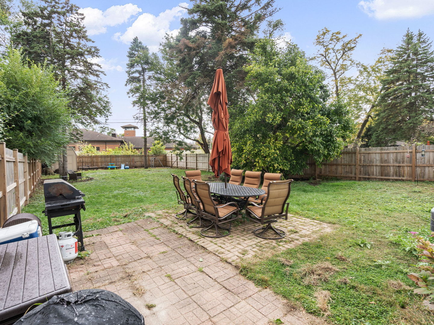122 E Crescent Avenue, Elmhurst, IL 60126
