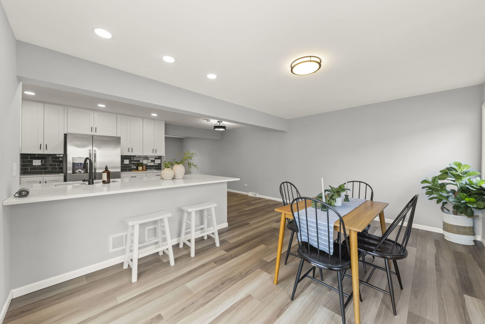 152 W Montana Avenue, Glendale Heights, IL 60139