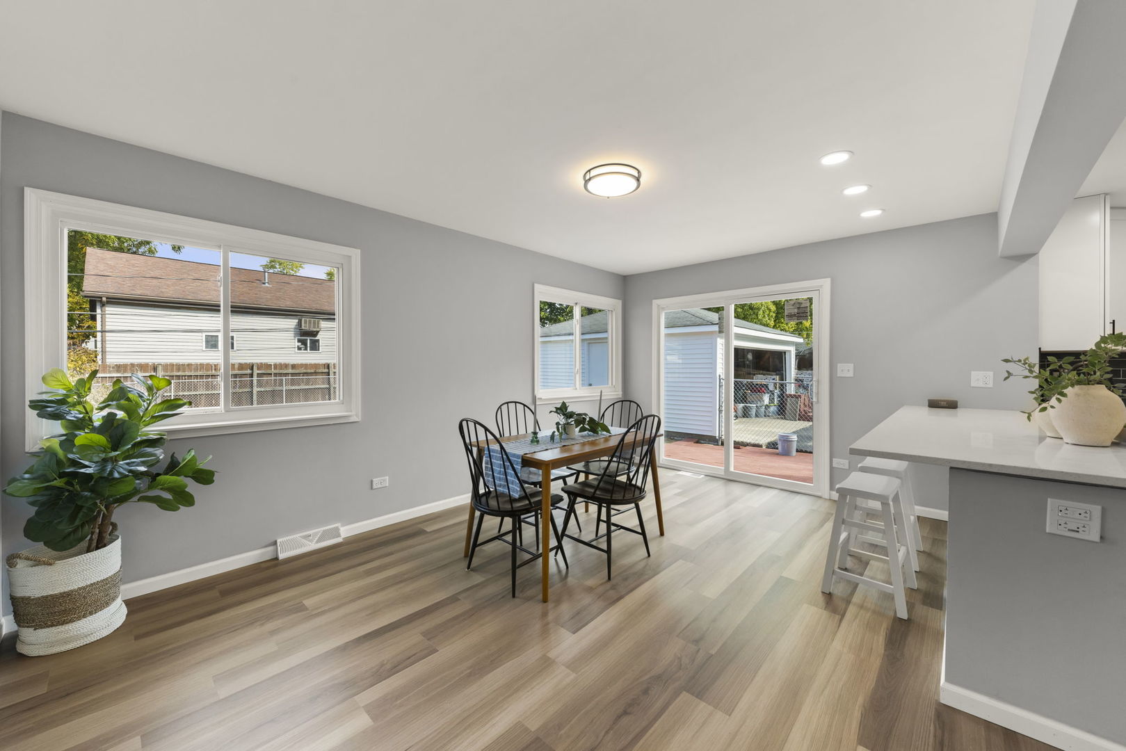 152 W Montana Avenue, Glendale Heights, IL 60139