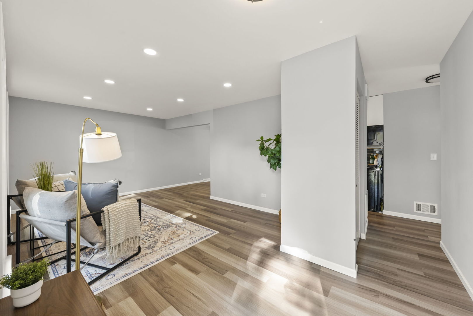 152 W Montana Avenue, Glendale Heights, IL 60139