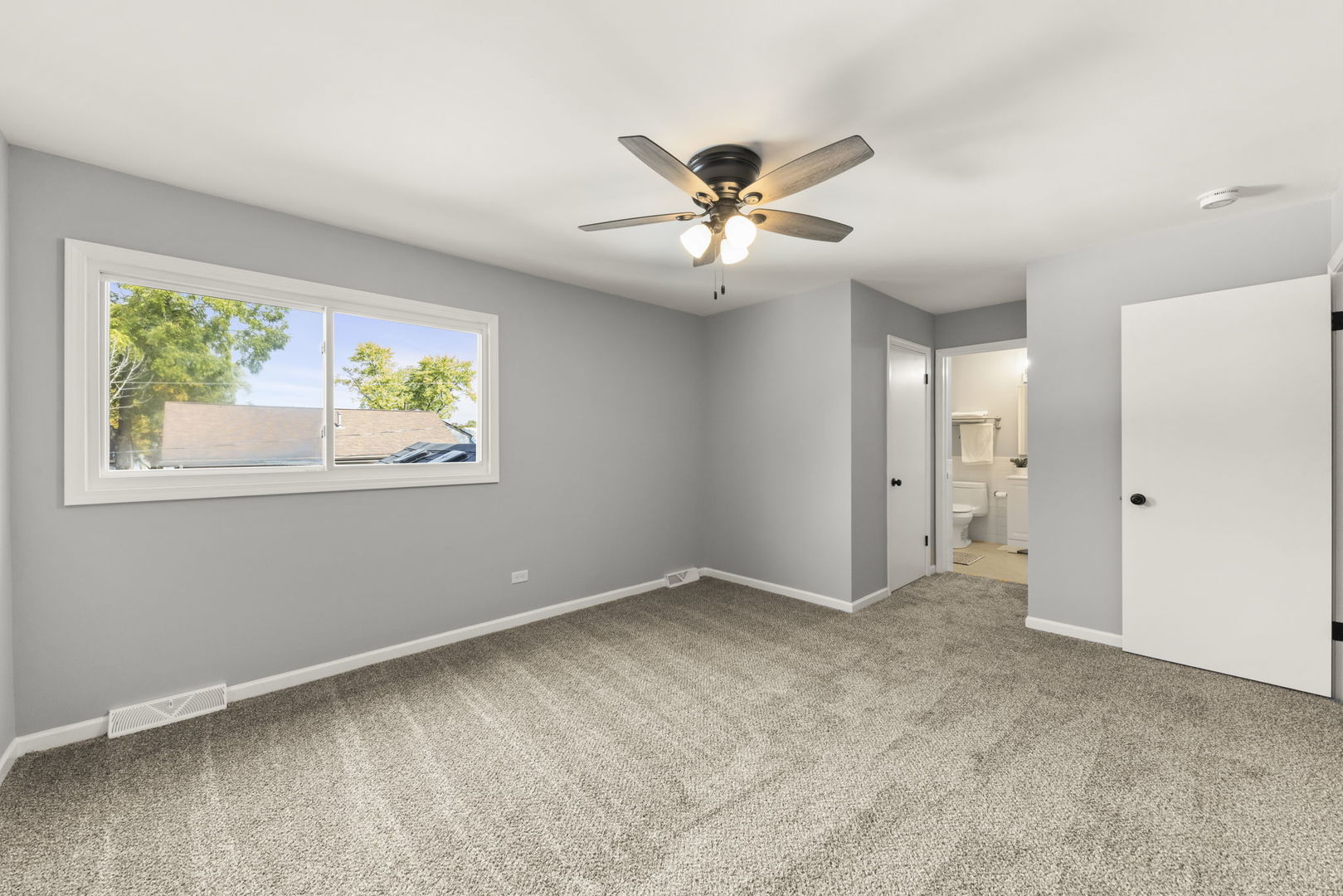 152 W Montana Avenue, Glendale Heights, IL 60139