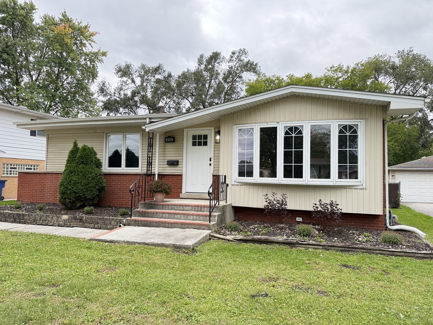 214 N Gay Court, Glenwood, IL 60425