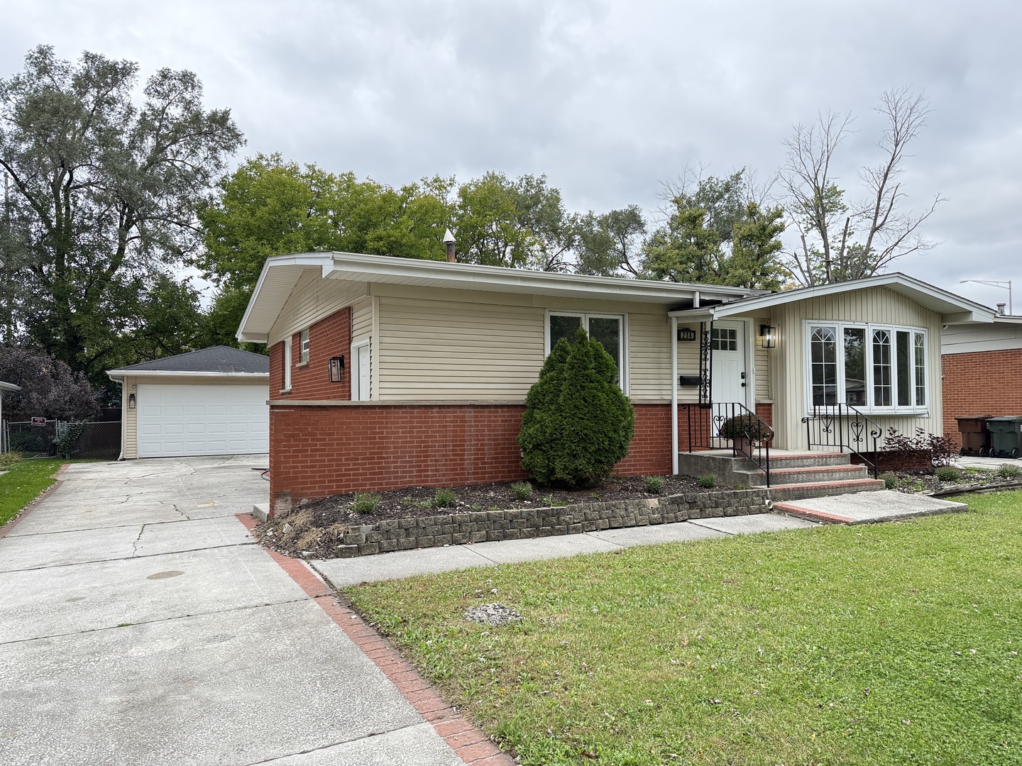 214 N Gay Court, Glenwood, IL 60425