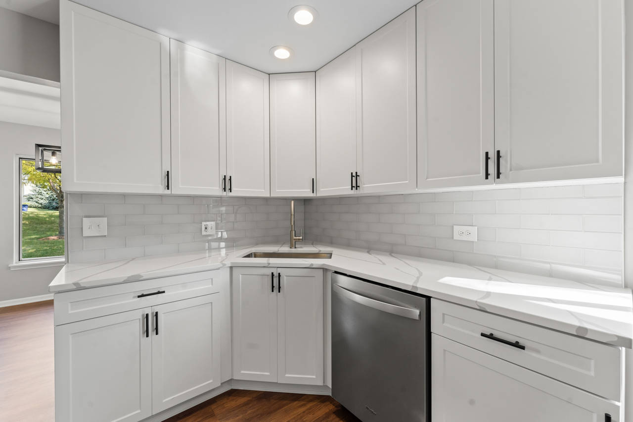 1849 Canterbury Court, Gurnee, IL 60031