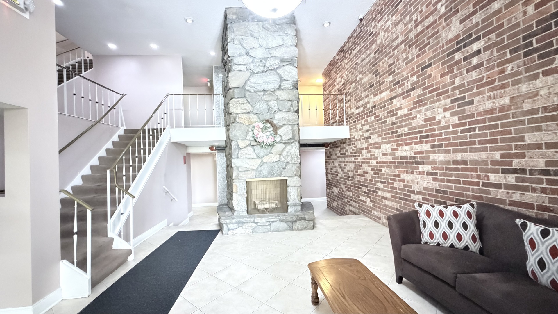 850 S Lorraine Road #1C, Wheaton, IL 60189