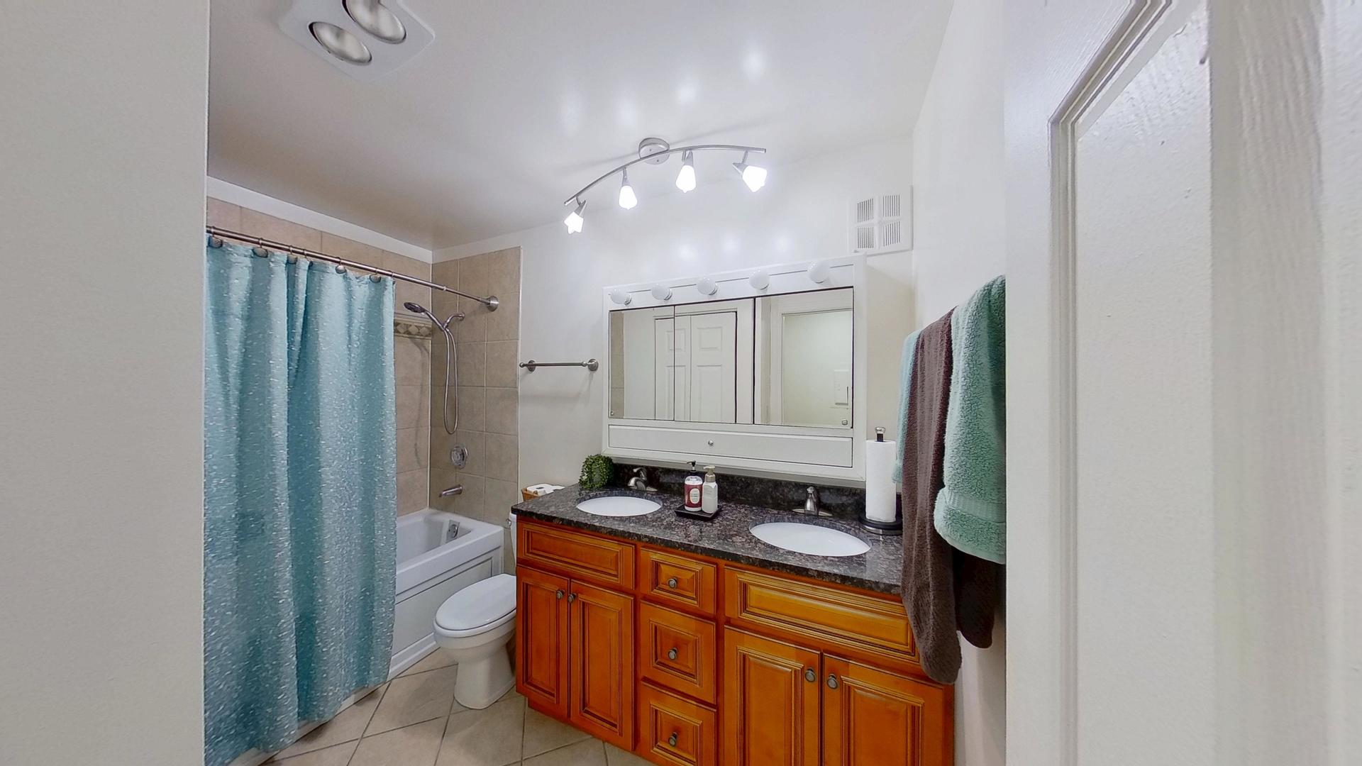 850 S Lorraine Road #1C, Wheaton, IL 60189