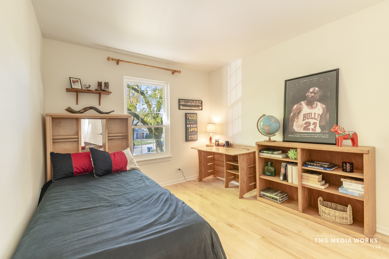 300 Churchill Lane, Aurora, IL 60504