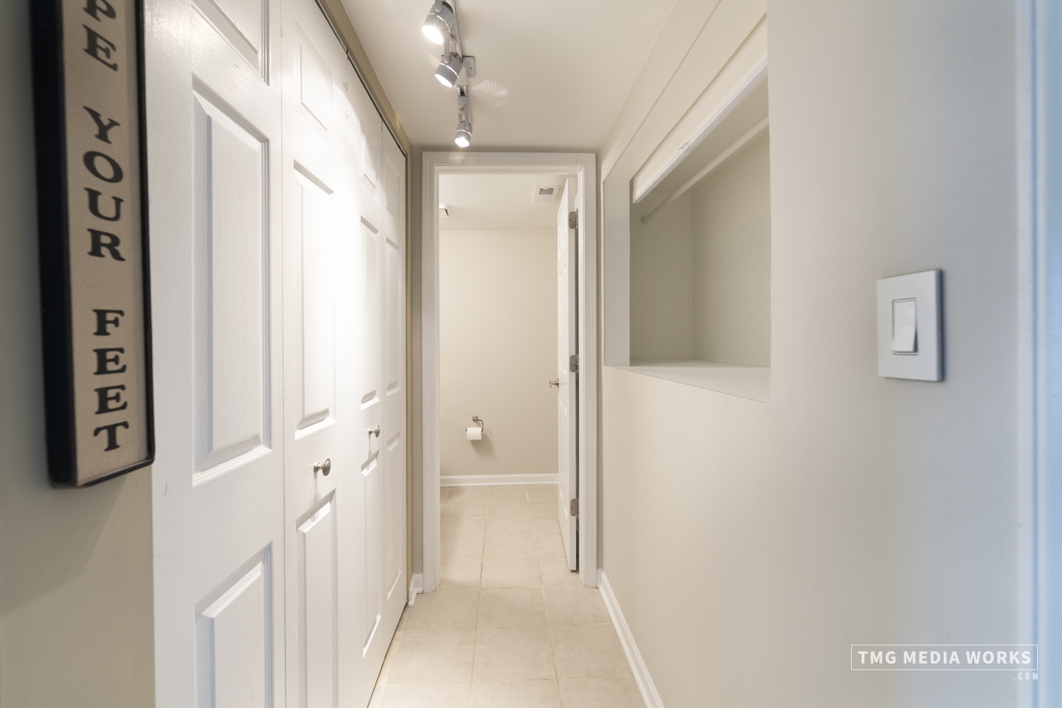 300 Churchill Lane, Aurora, IL 60504