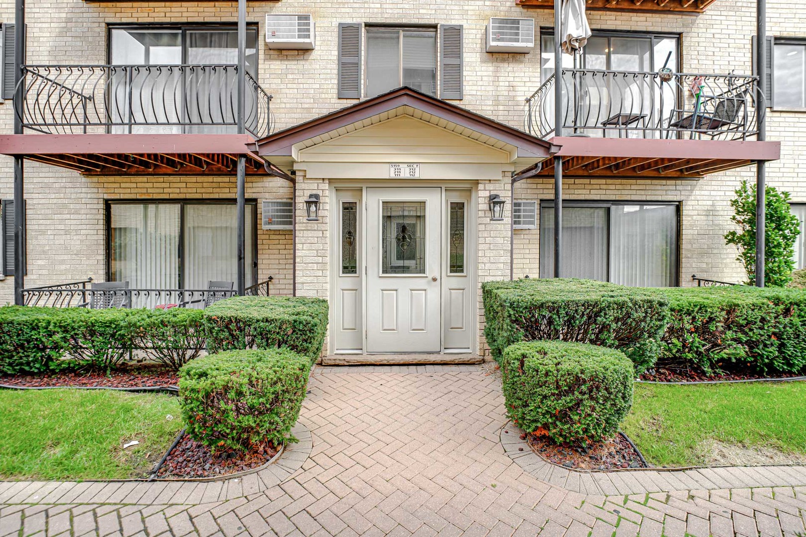 5159 N East River Road #212, Chicago, IL 60656