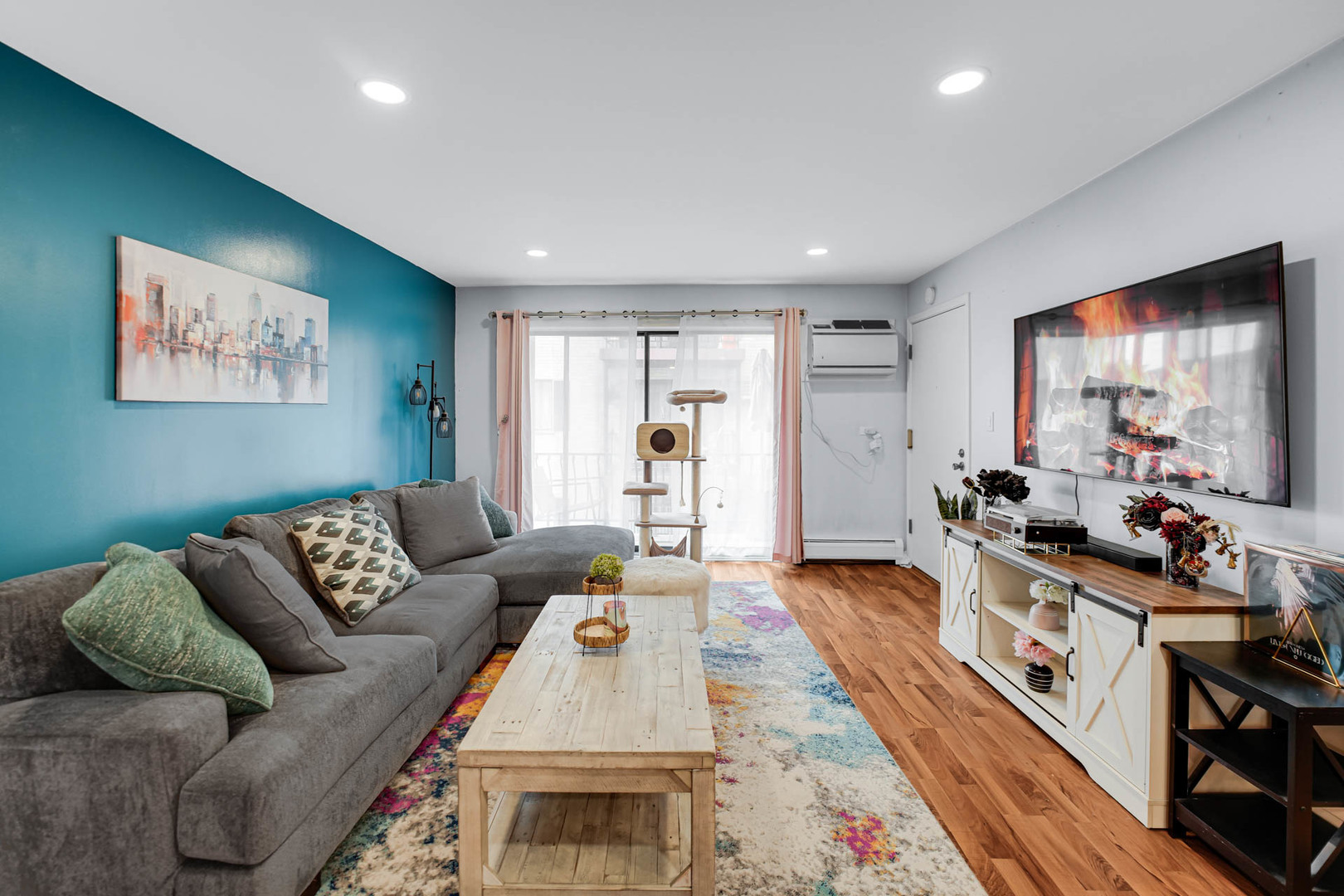 5159 N East River Road #212, Chicago, IL 60656