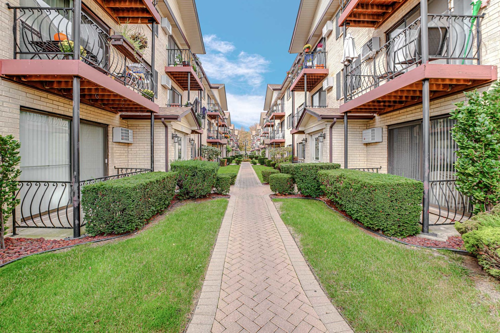 5159 N East River Road #212, Chicago, IL 60656