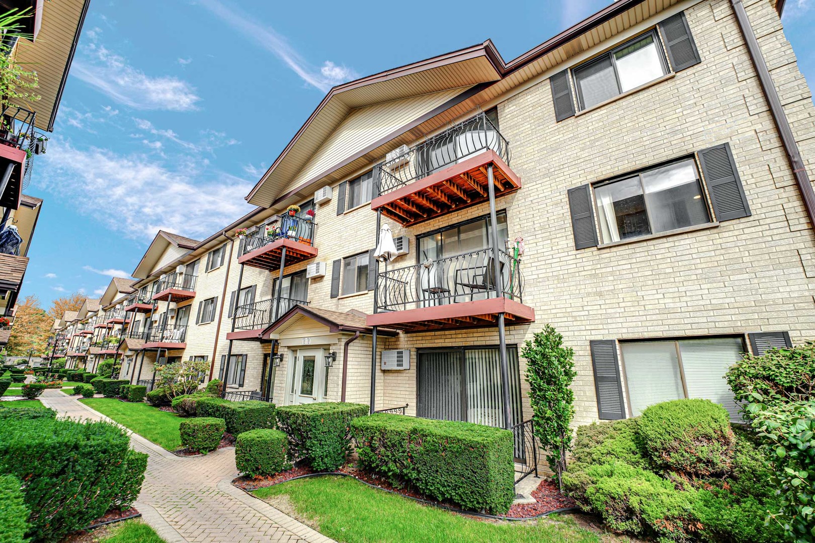 5159 N East River Road #212, Chicago, IL 60656