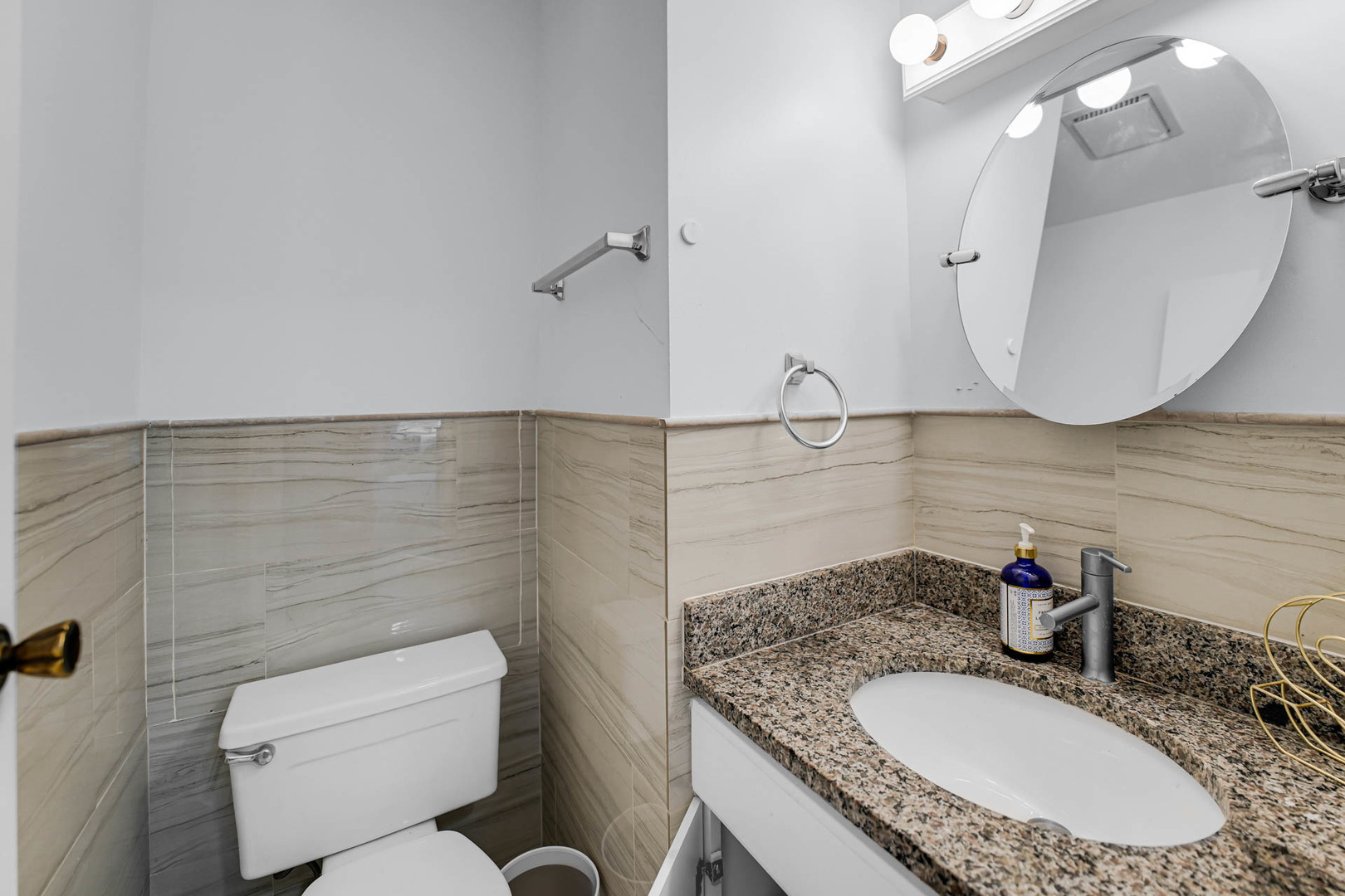 5159 N East River Road #212, Chicago, IL 60656