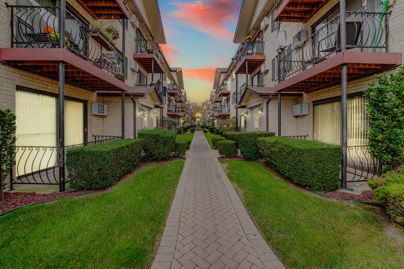 5159 N East River Road #212, Chicago, IL 60656