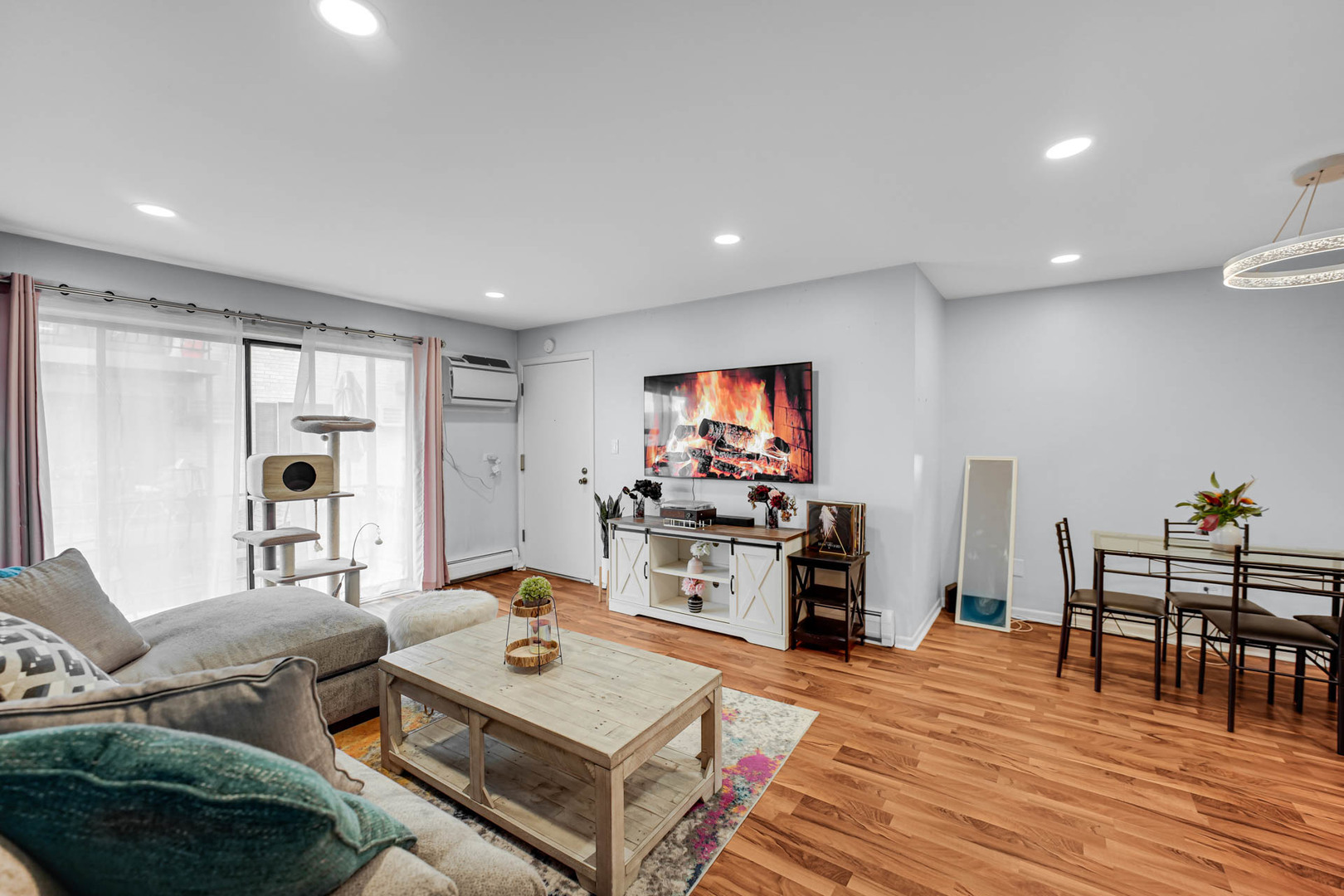 5159 N East River Road #212, Chicago, IL 60656