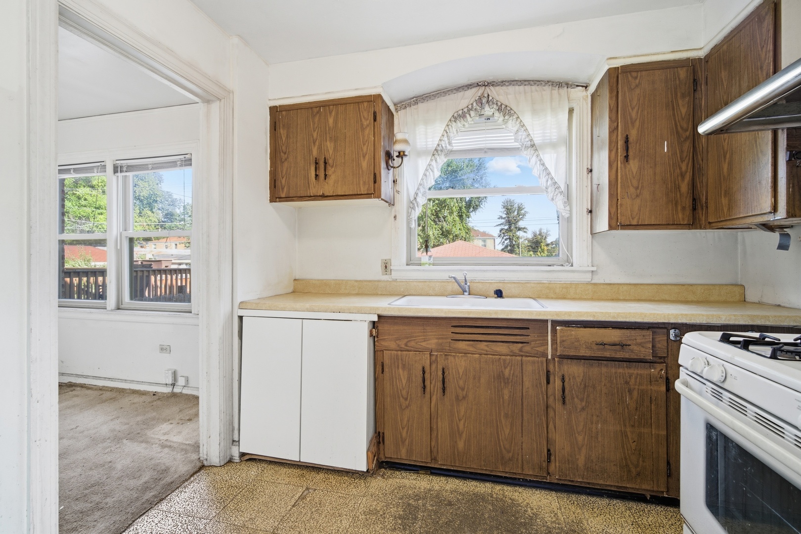 1793 White Street, Des Plaines, IL 60018