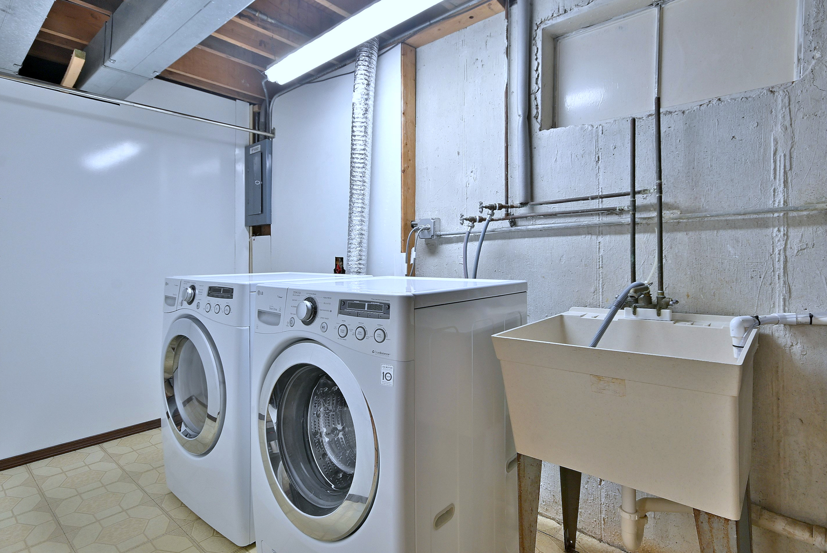 6730 Charleston Drive, Darien, IL 60561