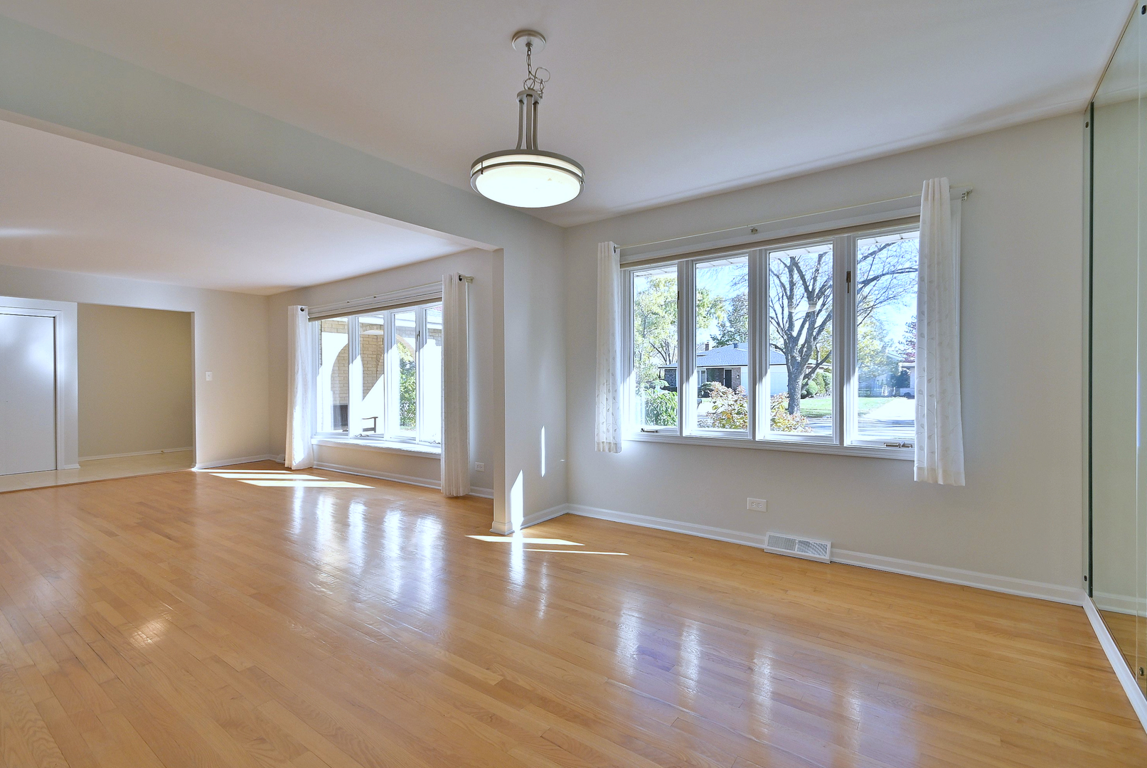 6730 Charleston Drive, Darien, IL 60561