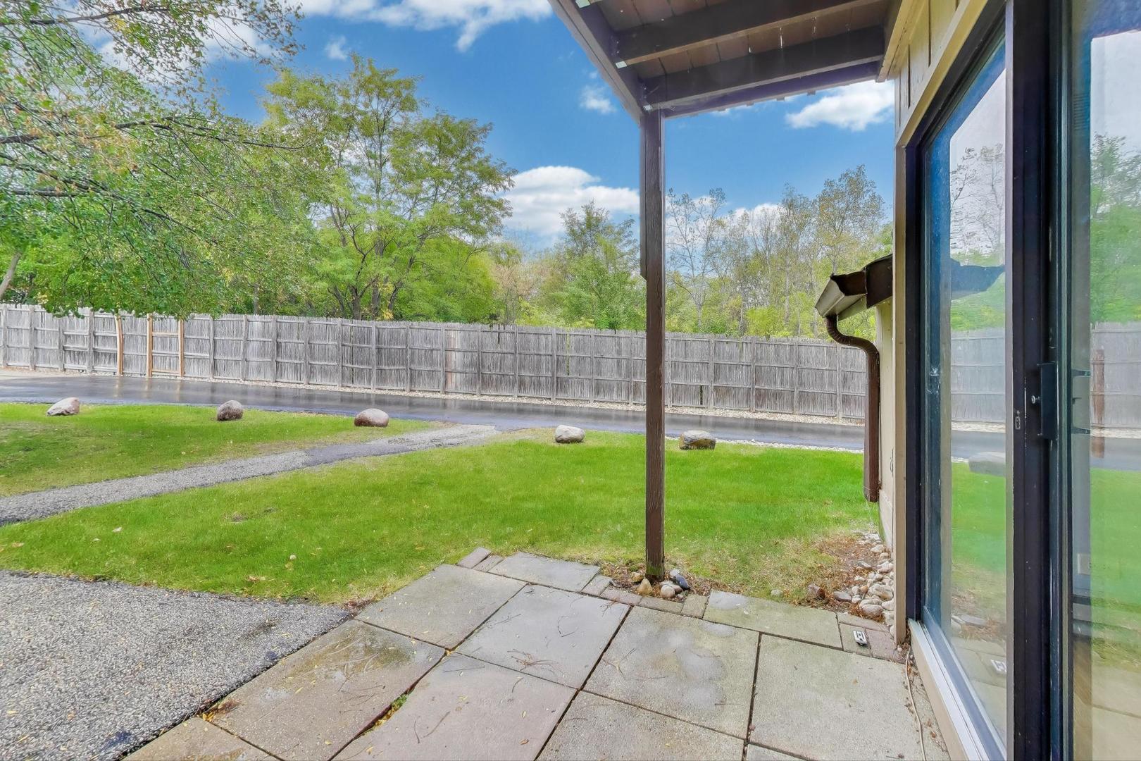 13 Saint Thomas Colony #7, Fox Lake, IL 60020