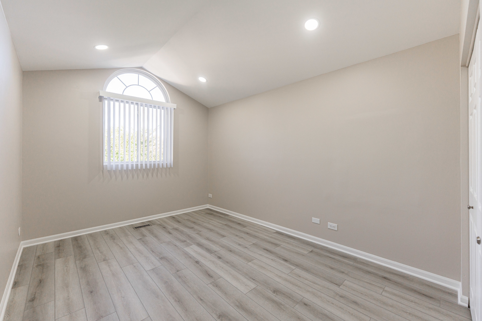 115 N Dole Avenue, Crystal Lake, IL 60014