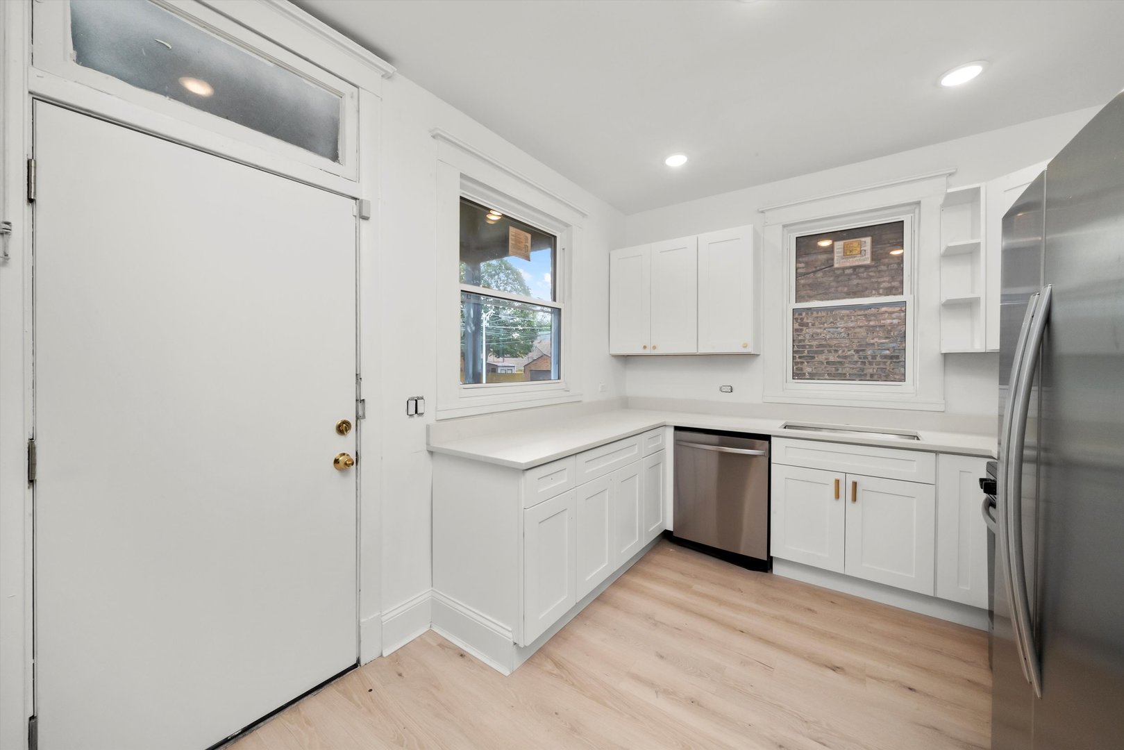 7955 S Colfax Avenue, Chicago, IL 60617