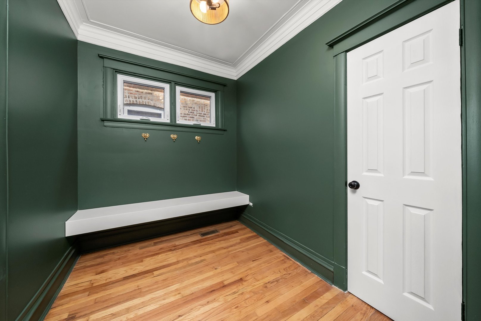 7955 S Colfax Avenue, Chicago, IL 60617