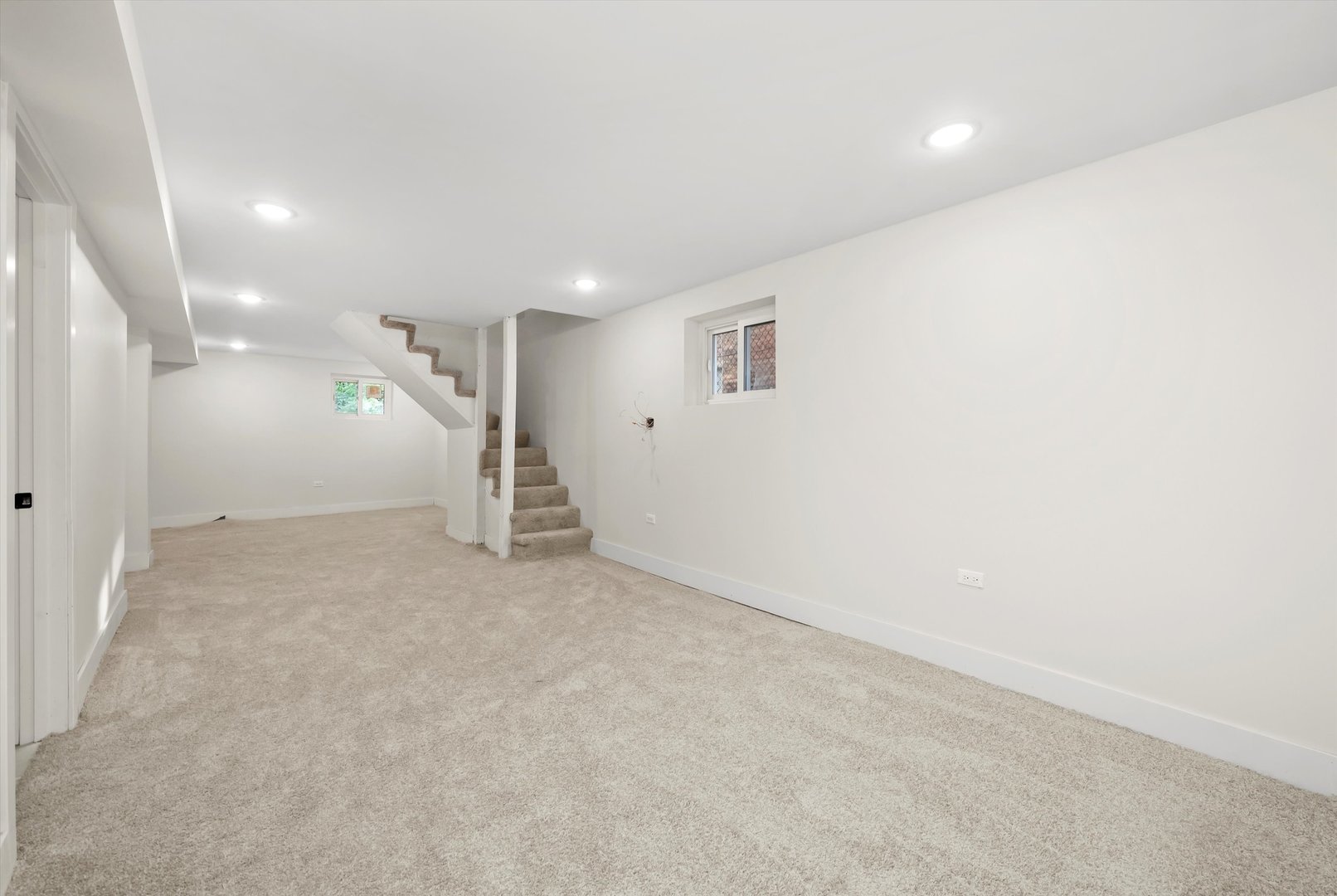 7955 S Colfax Avenue, Chicago, IL 60617
