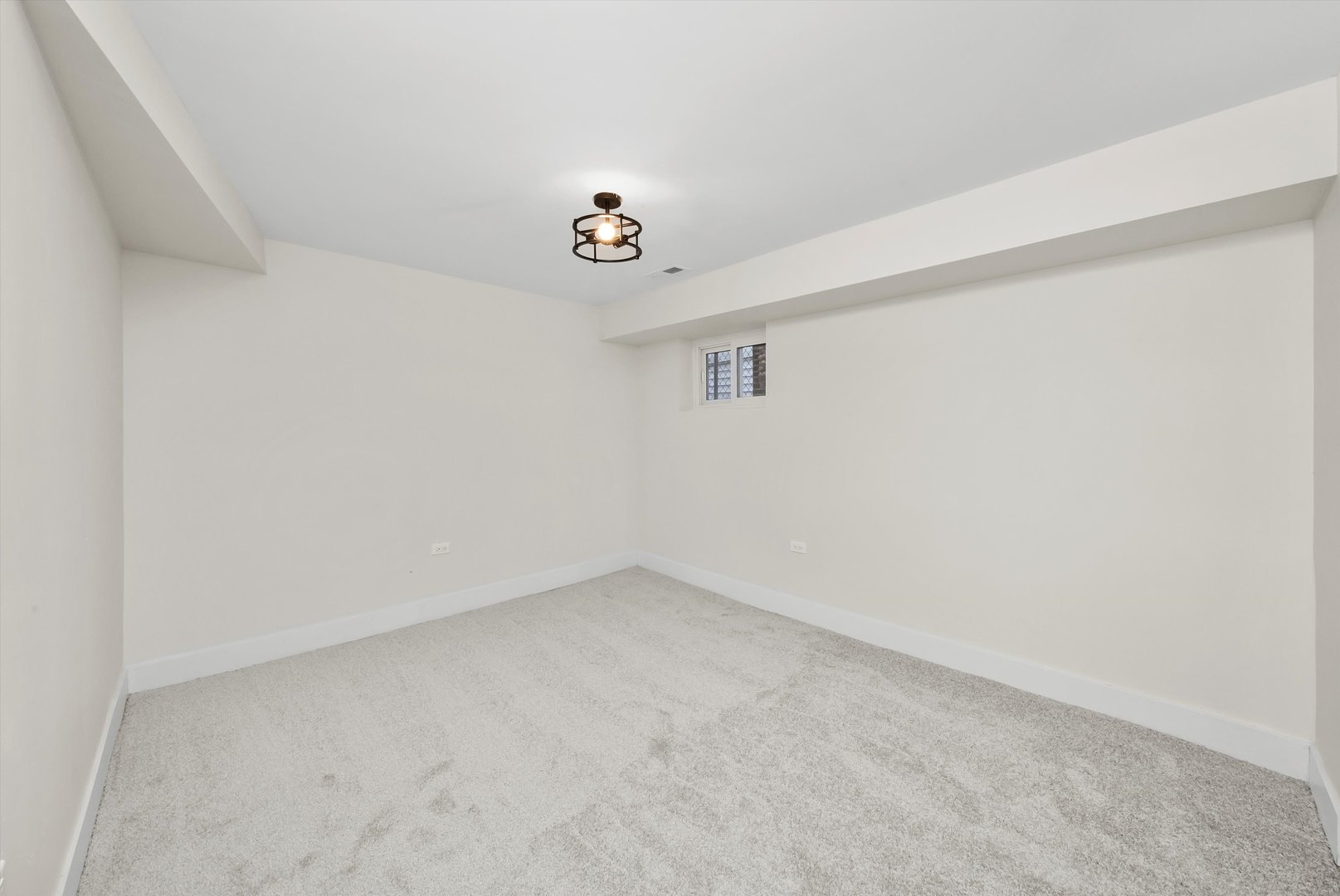 7955 S Colfax Avenue, Chicago, IL 60617