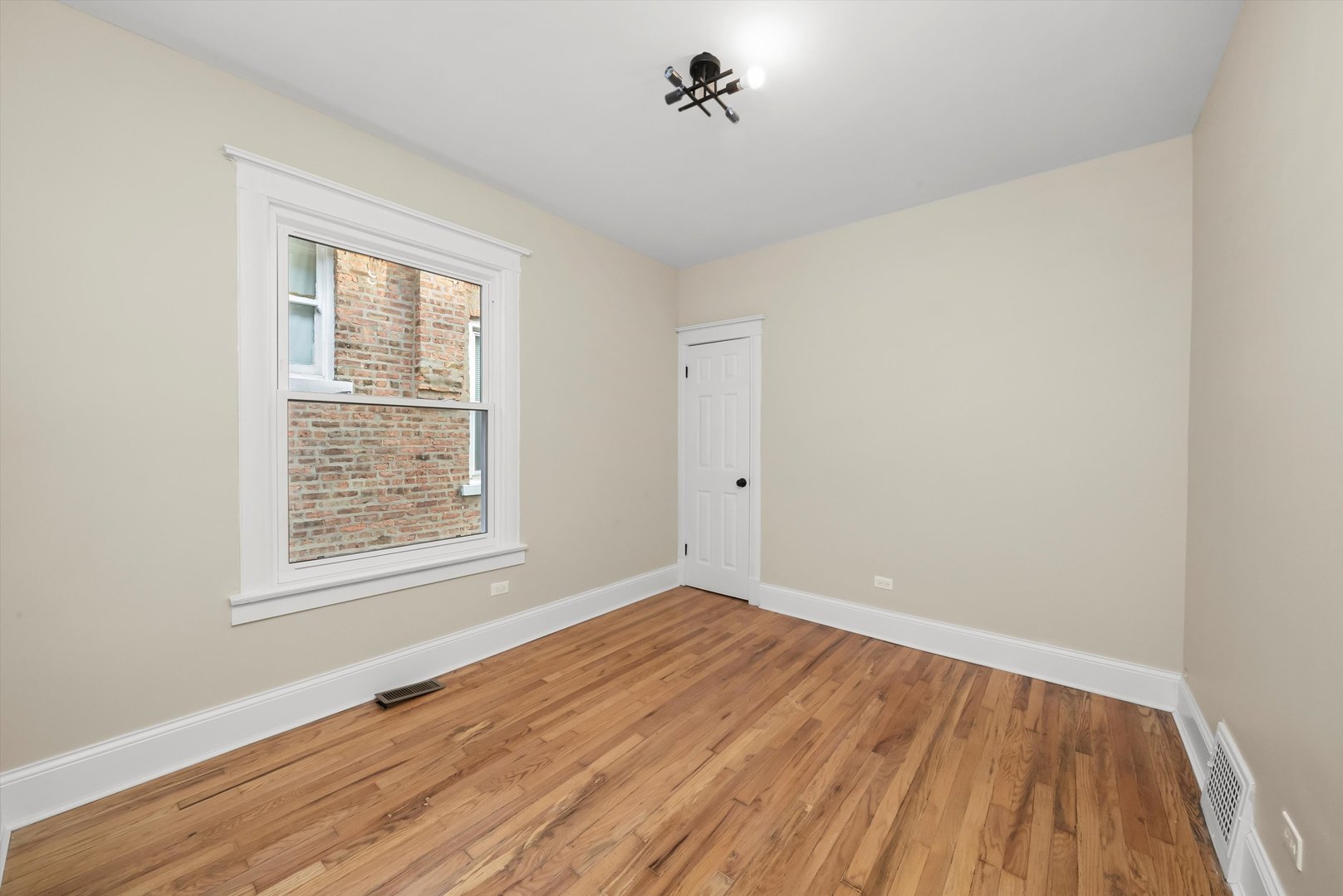 7955 S Colfax Avenue, Chicago, IL 60617