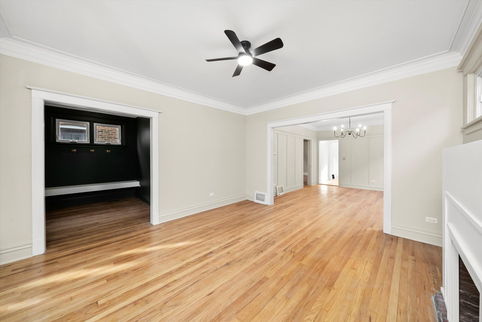 7955 S Colfax Avenue, Chicago, IL 60617