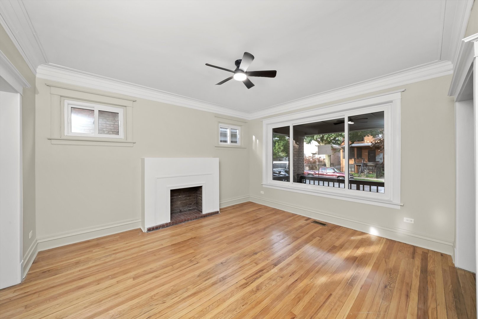 7955 S Colfax Avenue, Chicago, IL 60617