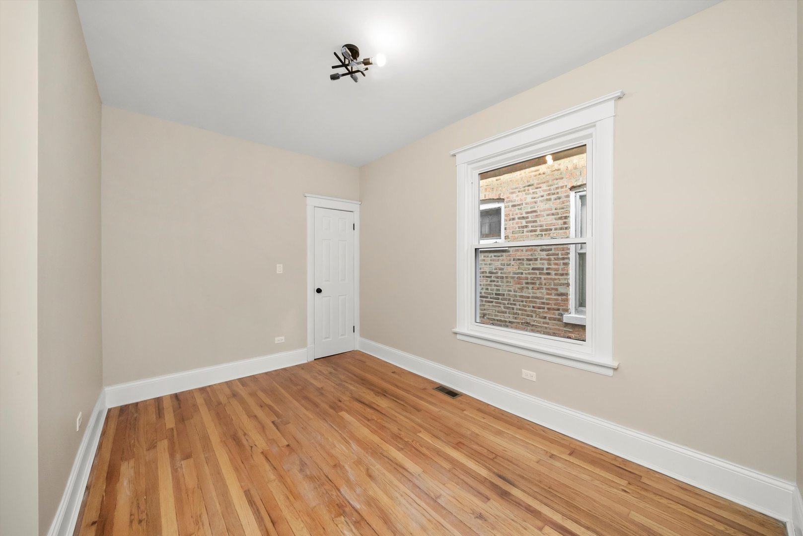7955 S Colfax Avenue, Chicago, IL 60617