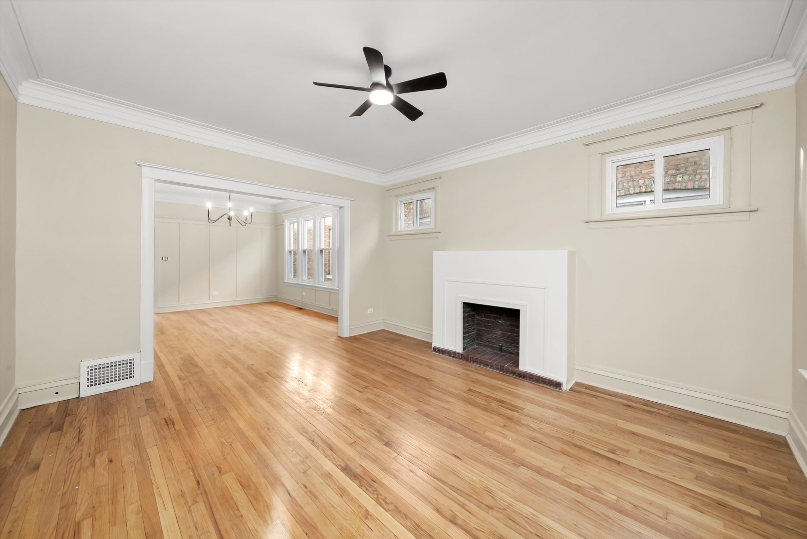 7955 S Colfax Avenue, Chicago, IL 60617