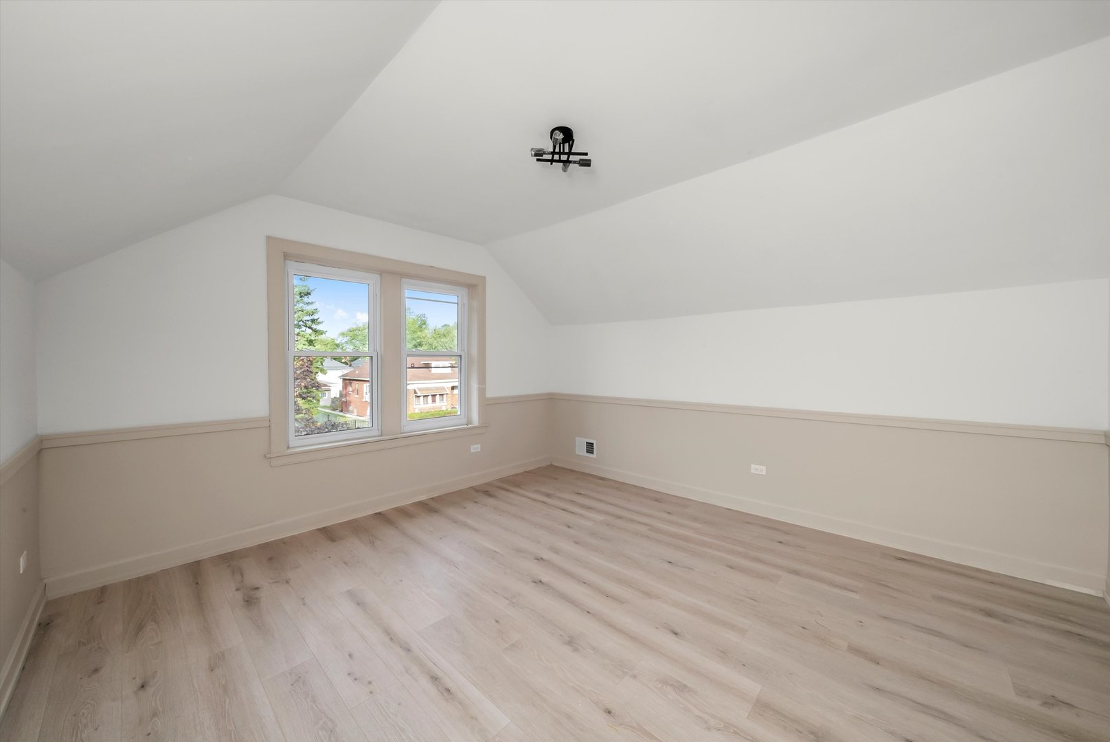 7955 S Colfax Avenue, Chicago, IL 60617