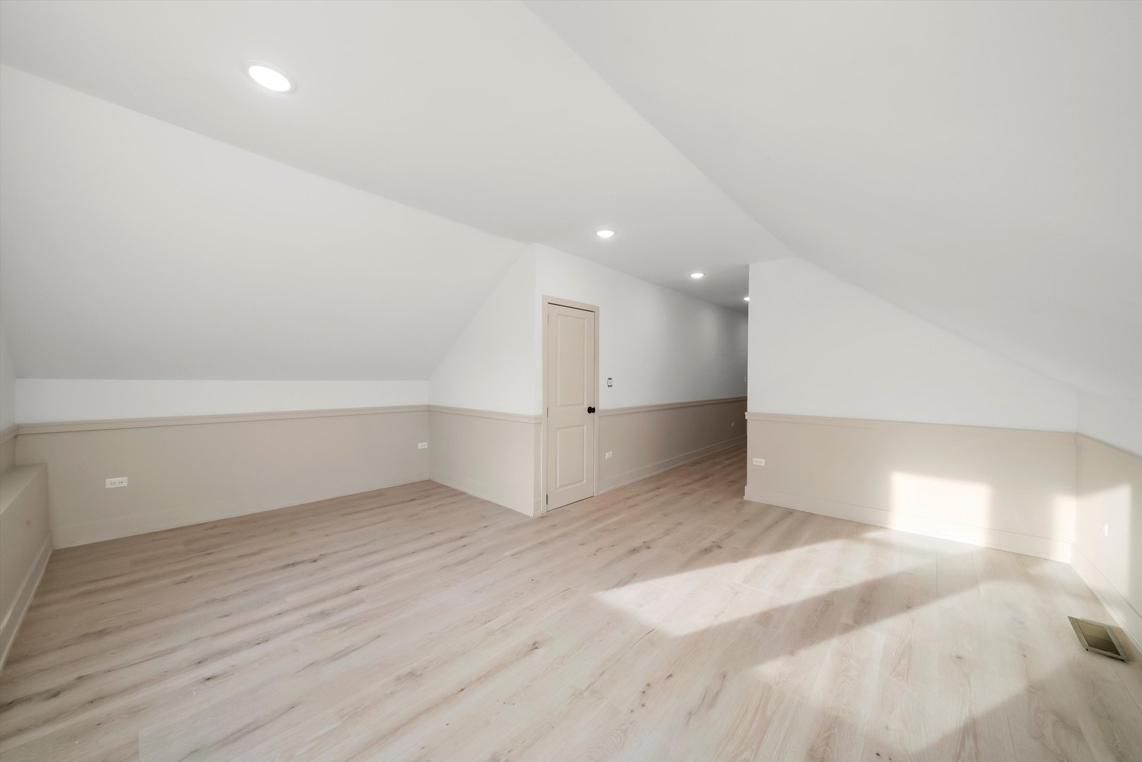 7955 S Colfax Avenue, Chicago, IL 60617