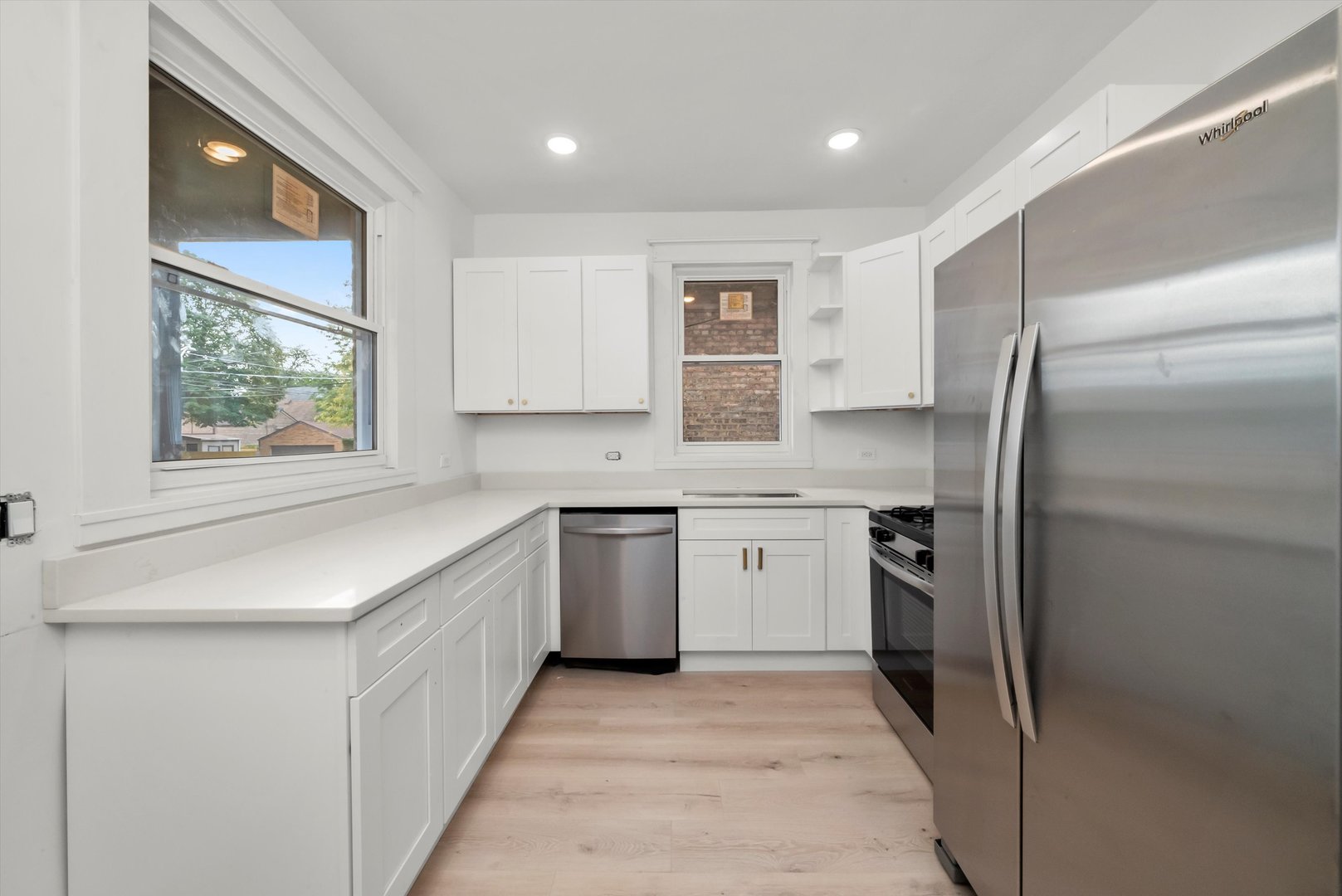 7955 S Colfax Avenue, Chicago, IL 60617