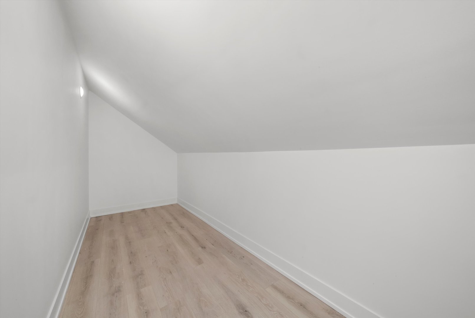 7955 S Colfax Avenue, Chicago, IL 60617