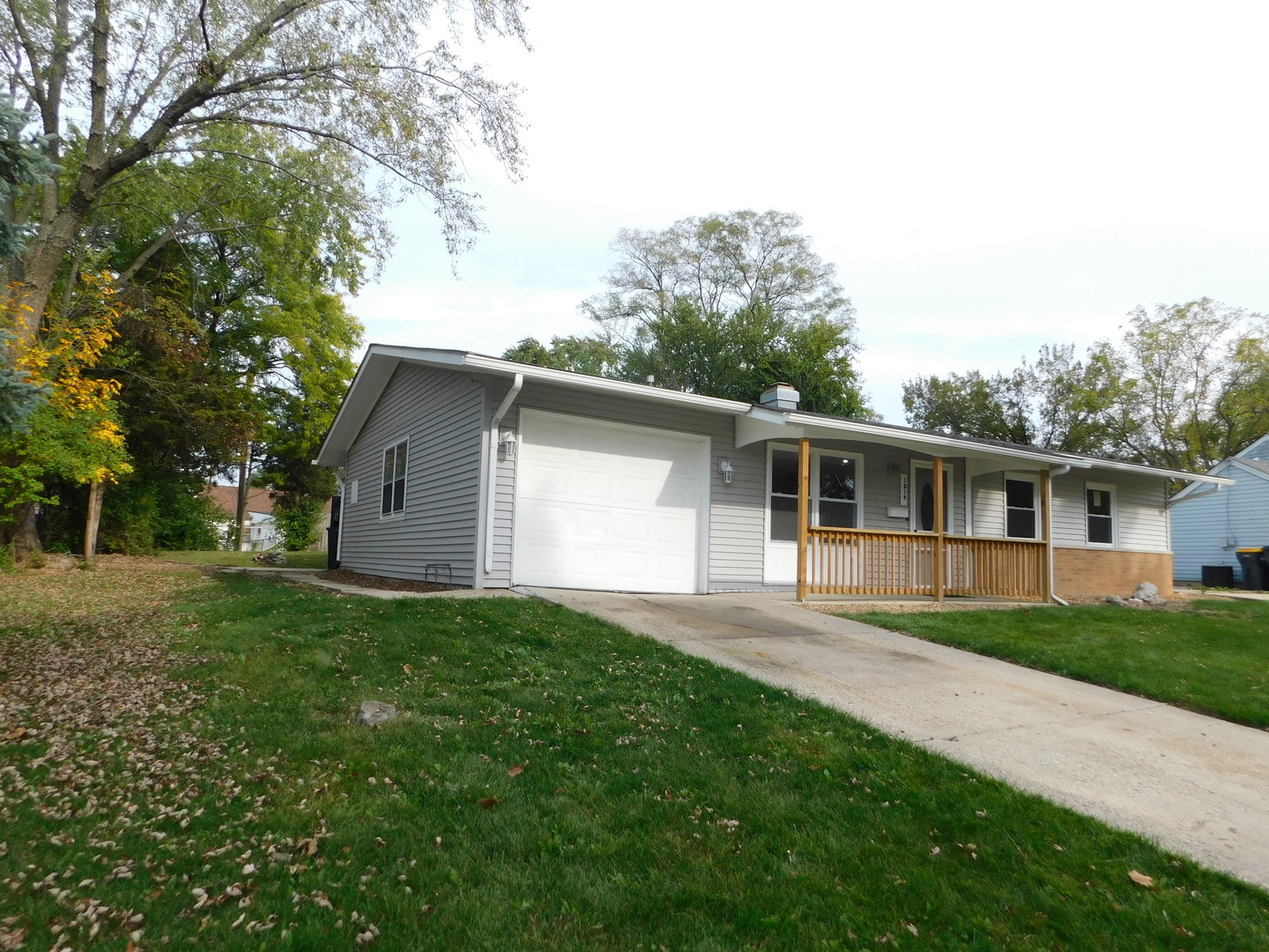 1019 Stratford Circle, Streamwood, IL 60107