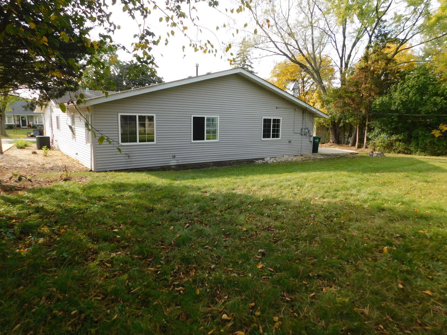 1019 Stratford Circle, Streamwood, IL 60107