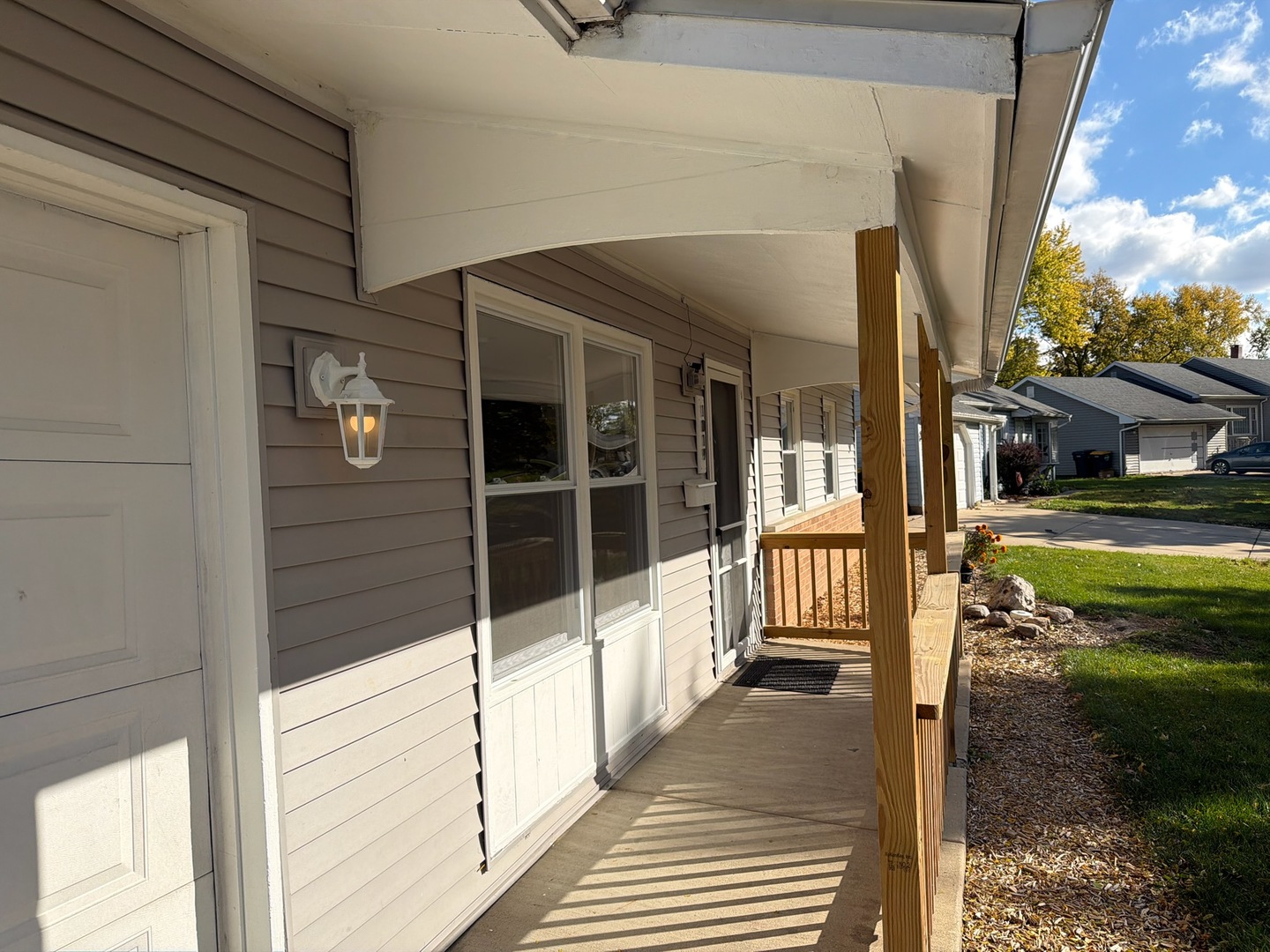 1019 Stratford Circle, Streamwood, IL 60107