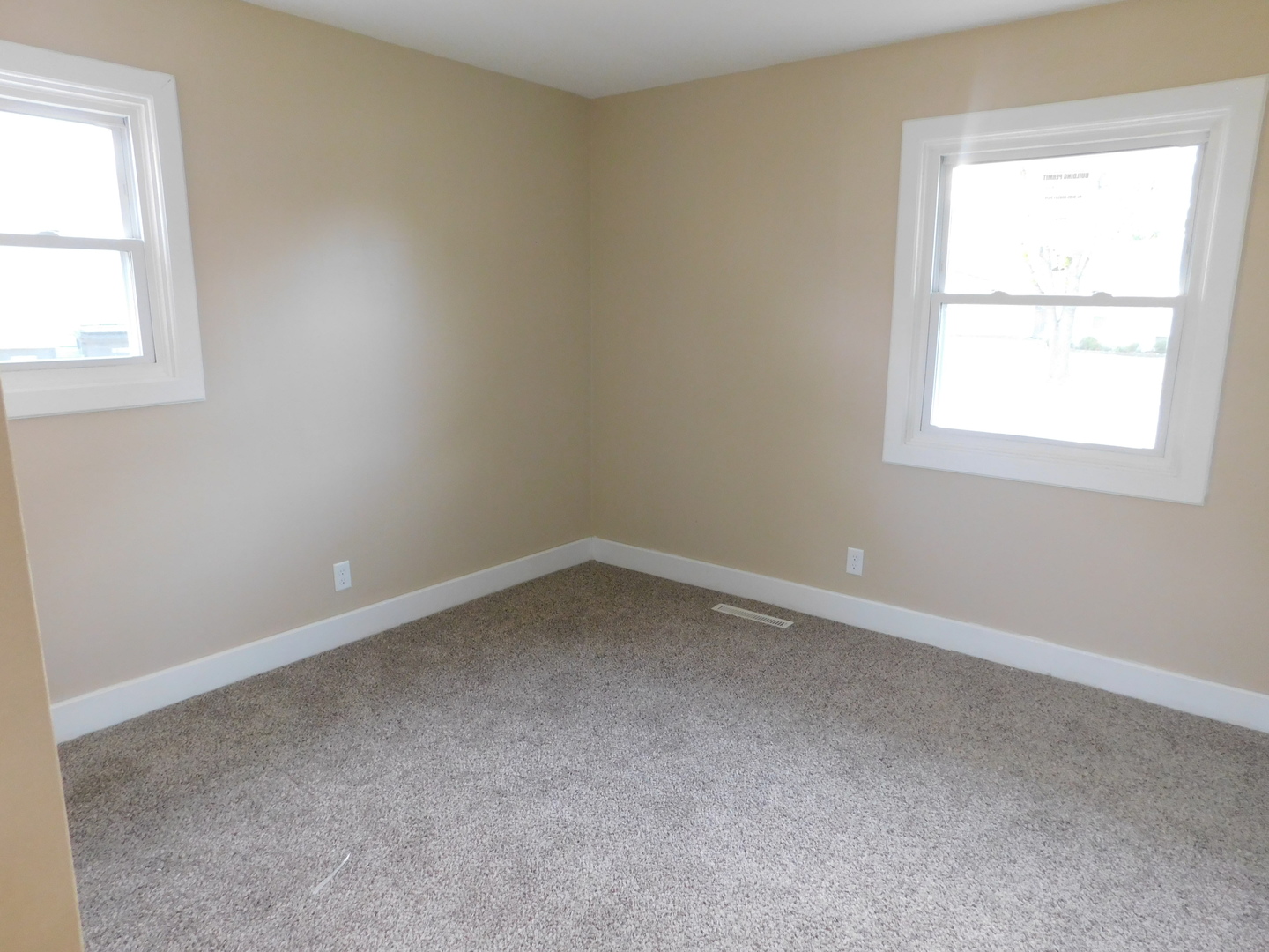 1019 Stratford Circle, Streamwood, IL 60107