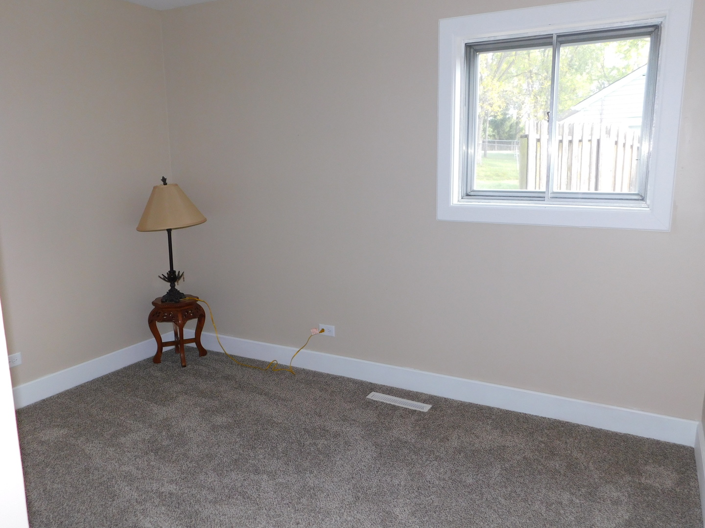 1019 Stratford Circle, Streamwood, IL 60107
